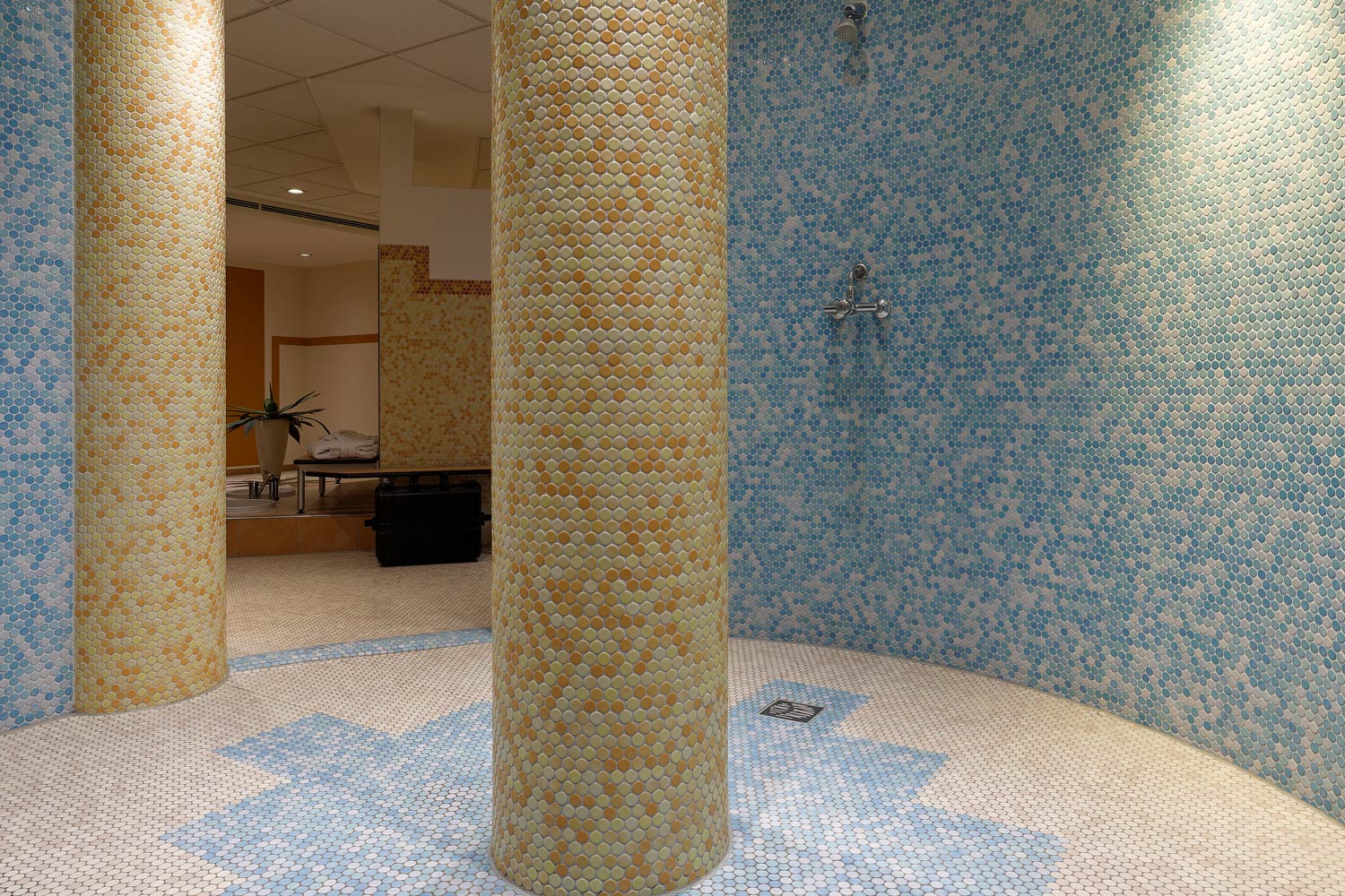 Fitnessbereich mit Sauna und Dusche im Hotel von Euch in Meppen