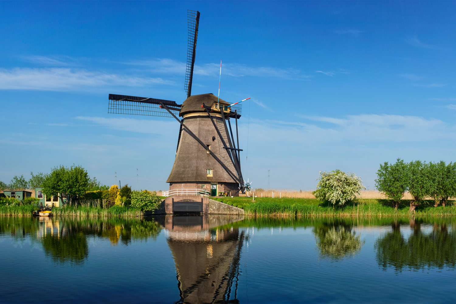 Historische Wassermühle an der Hase im Emsland, umgeben von Natur